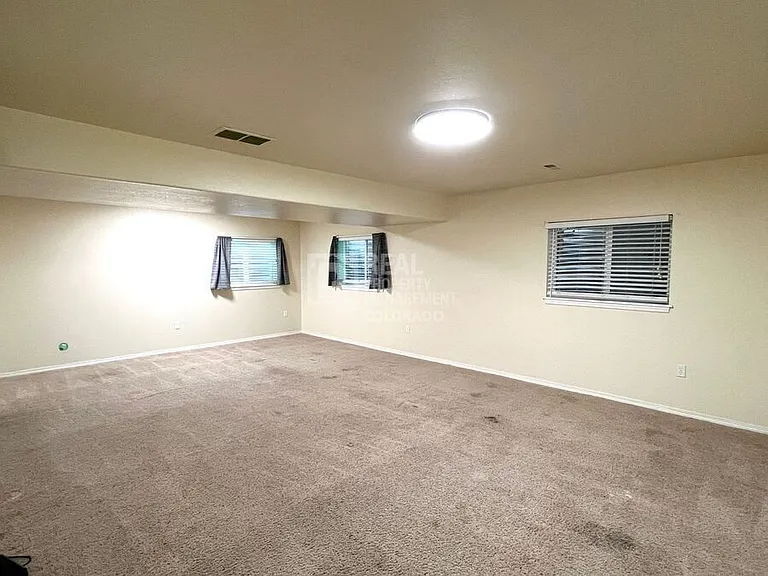 1067 Clogger Ln — Photo 22