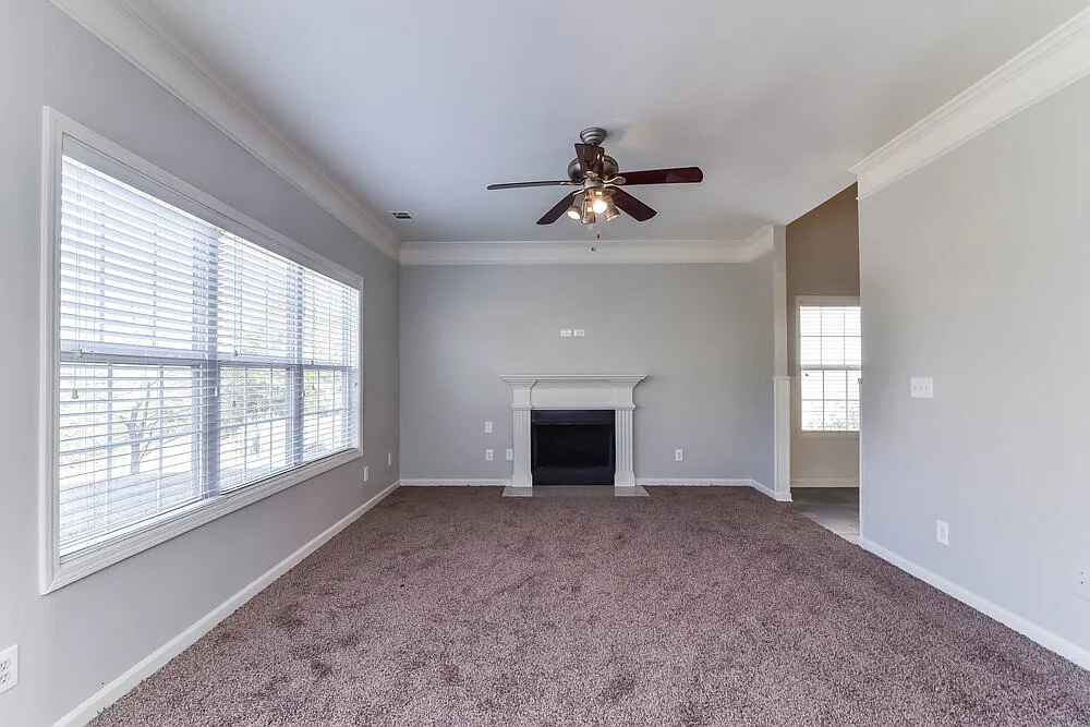 3 bed, 2.5 bath, 1842 sqft, $2,005 — Photo 4