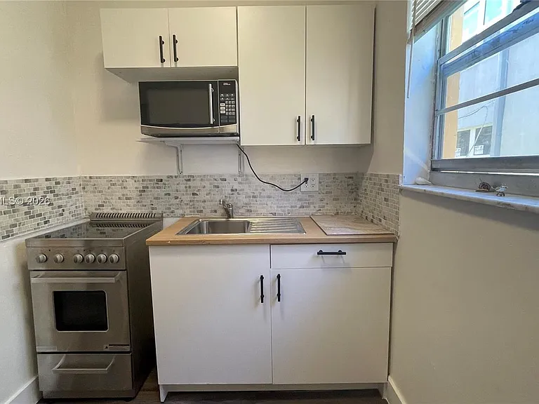 1043 NW 2nd St #9 — Photo 16
