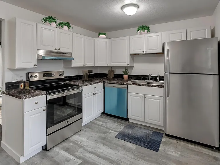 350 W Clackamas Blvd — Photo 2