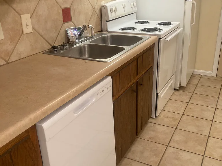 33 Rushwood St #33 — Photo 12