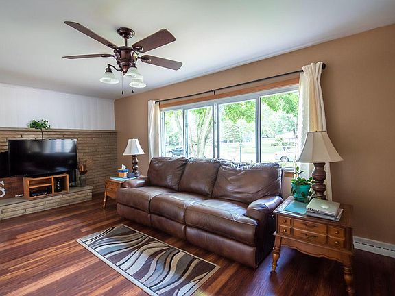 3rd image of 303 Lesleh Ave