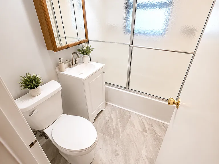 302 E 19th St #2A — Photo 21