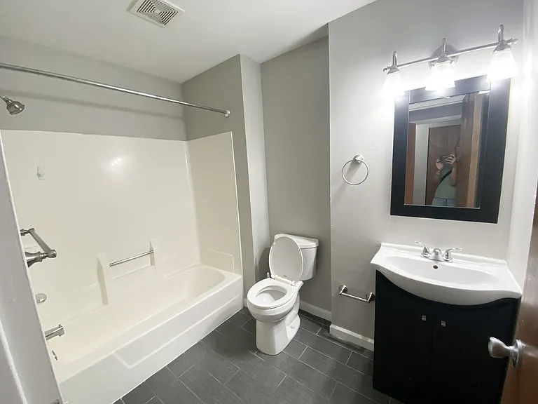 225 Arch St — Photo 14