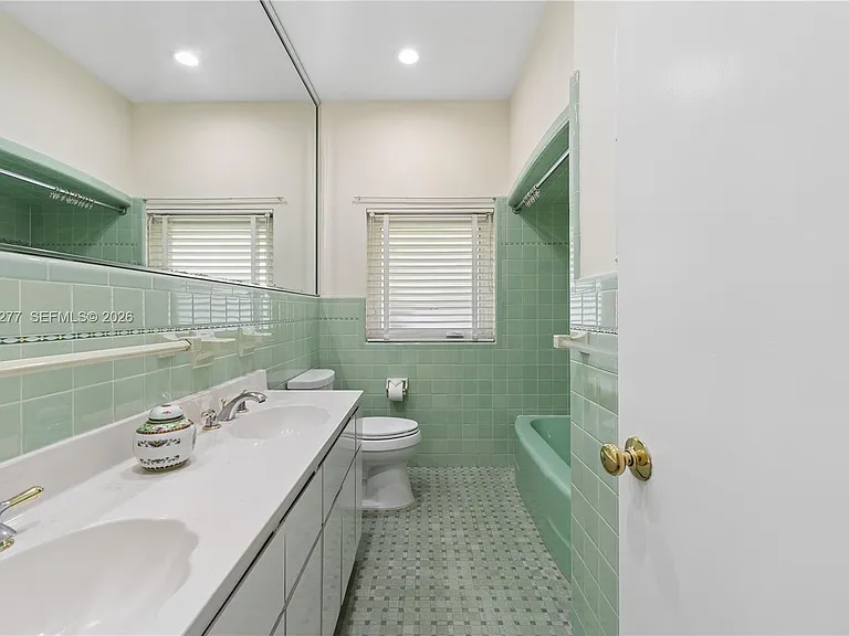 2514 E Granada Blvd — Photo 30
