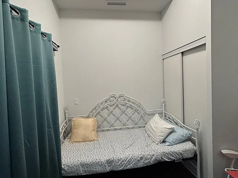 20 Meadowglen Pl E #822 — Photo 22