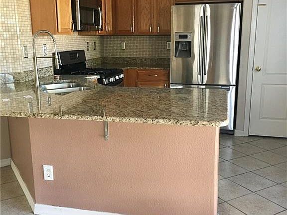 5th image of 3304 Blue Earth Ln