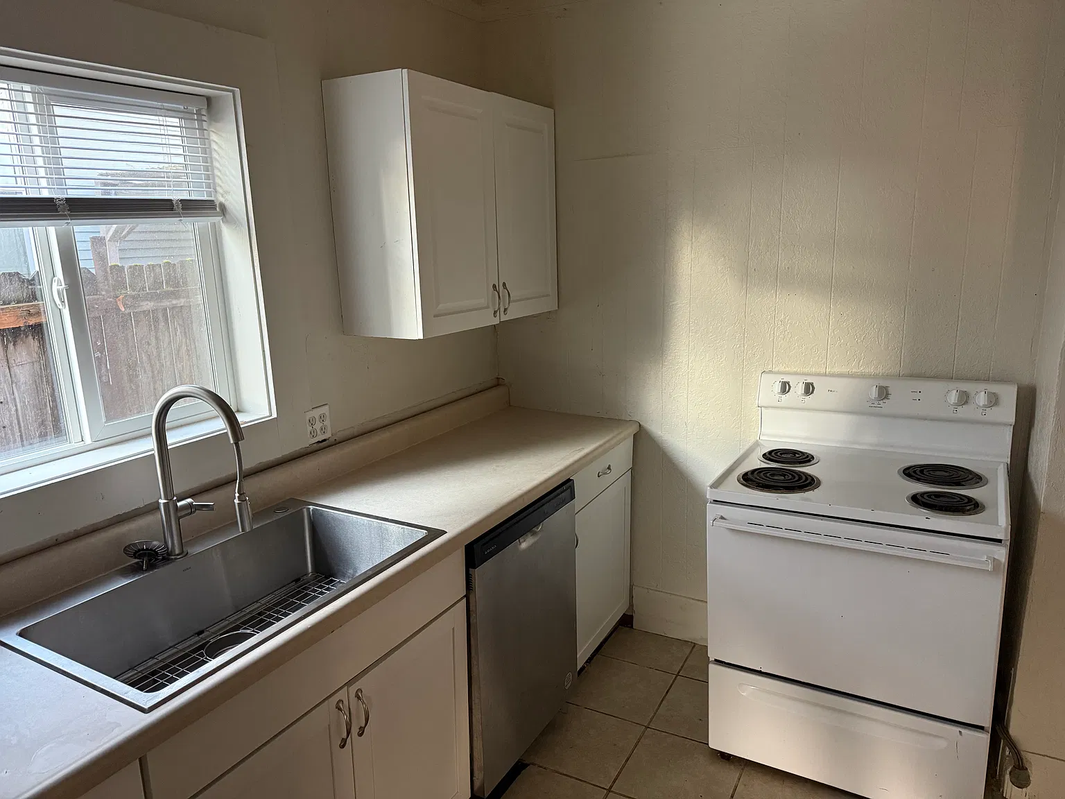 429 NW 4th St — Photo 3