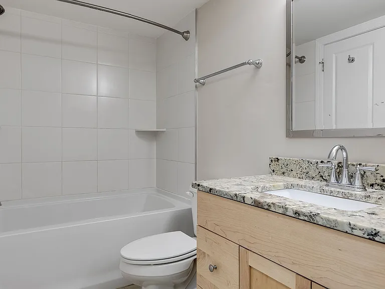 1710 E Franklin St — Photo 25