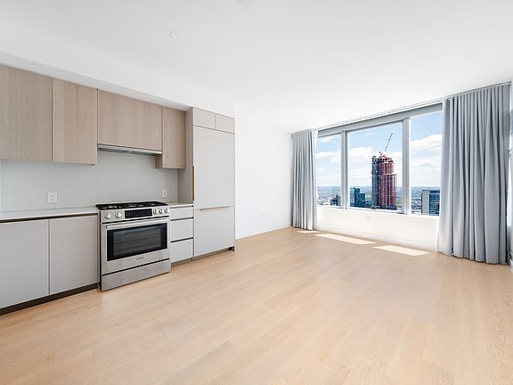 3rd image of 3 Court Sq APT 6005