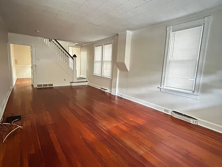 417 Clarendon Ave — Photo 3
