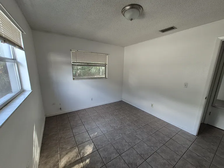 2884 Oaklawn Ave #B — Photo 8