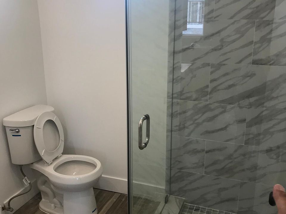 1st image of 210 W 57th St #1/4