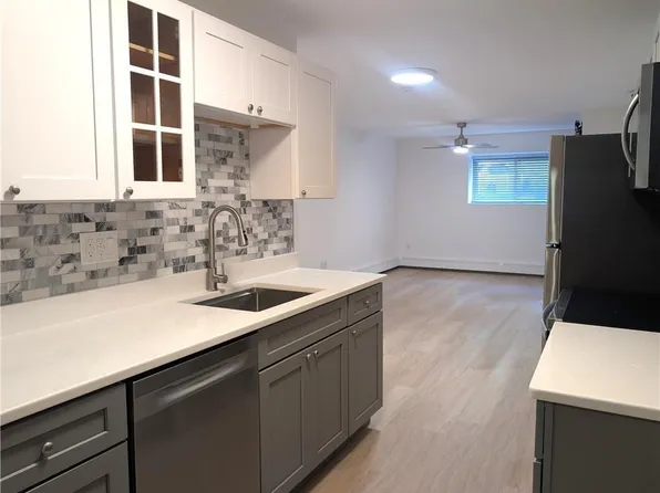 420 Woodward Rd APT 19, North Providence, RI 02904