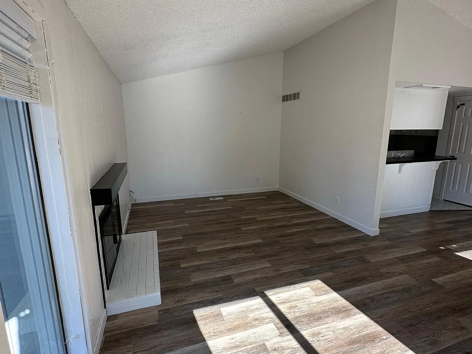 2 bed, 1.5 bath, 1038 sqft, $1,775 — Photo 4