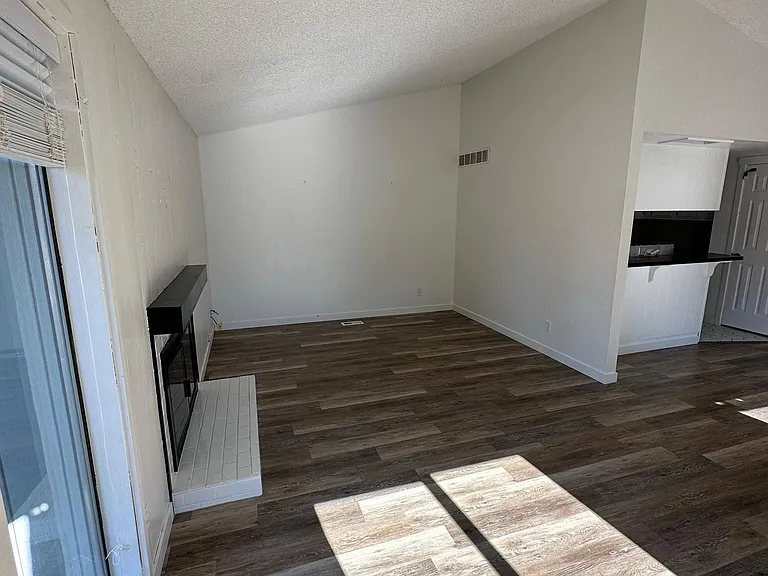 883 N Gossett Pl — Photo 4