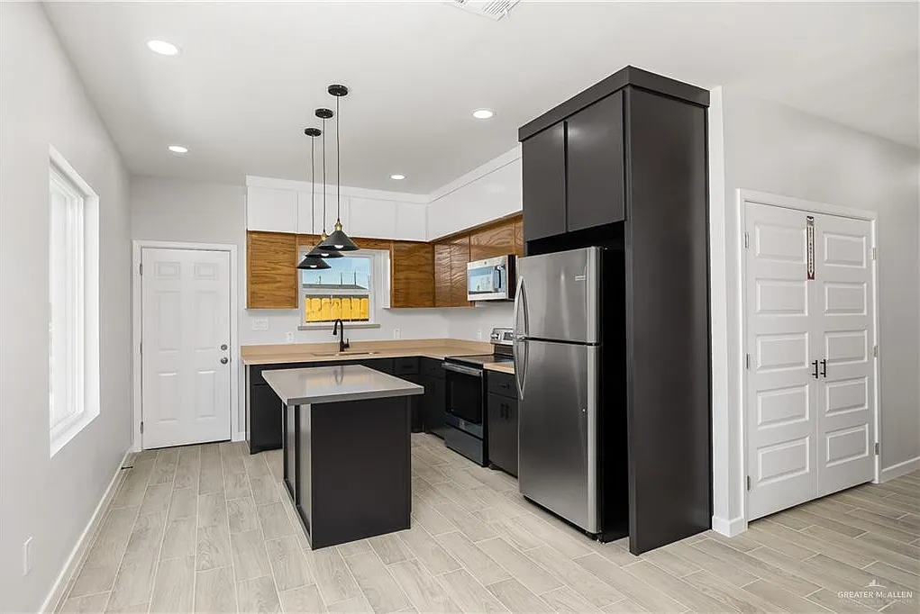 3 bed, 2.0 bath, 1000 sqft, $1,250 — Photo 4