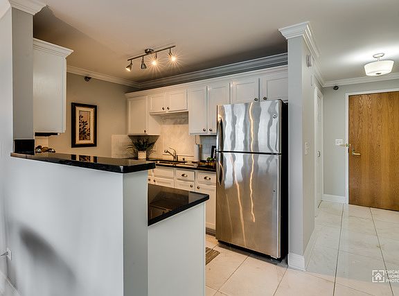 4th image of 345 N La Salle Dr APT 3205