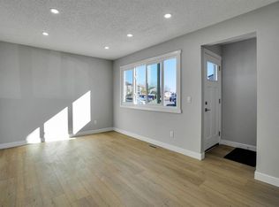 99 E Penworth Close SE, Calgary, AB T2A 5N4