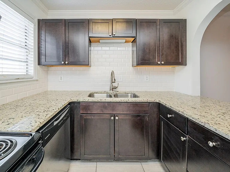 3200 Hillside Ave — Photo 12