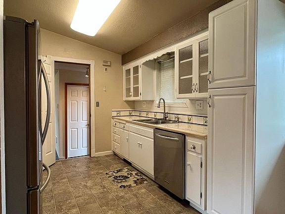 3rd image of 1267 Cedar Ave