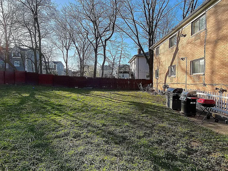 Stirling Pl — Photo 23