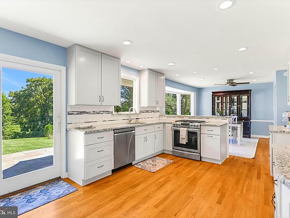 5th image of 110 Meriden Dr