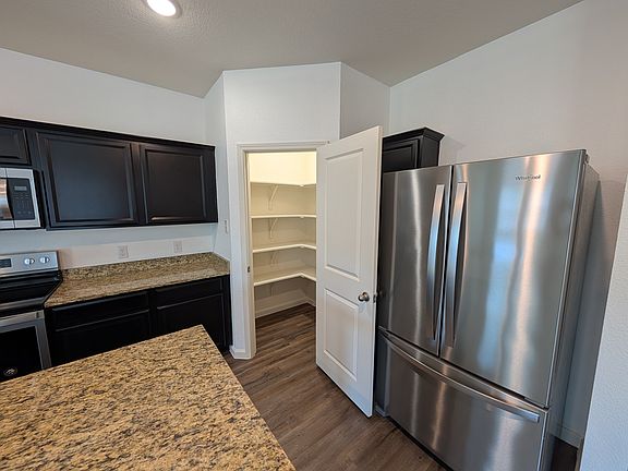 5th image of 820 Cedar Elm Dr