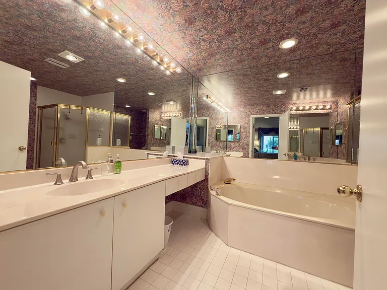 7922 Sandy Pointe Dr — Photo 35