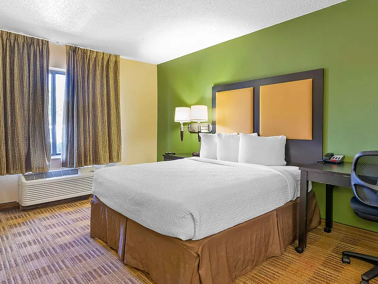 Studio Suite - 1 Queen Bed