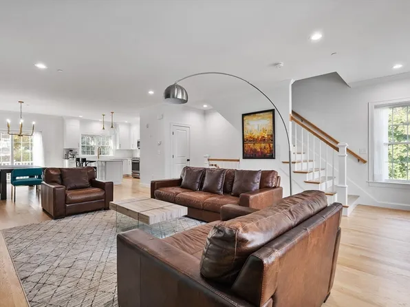 68 Prospect St Unit 14, Peabody, MA 01960