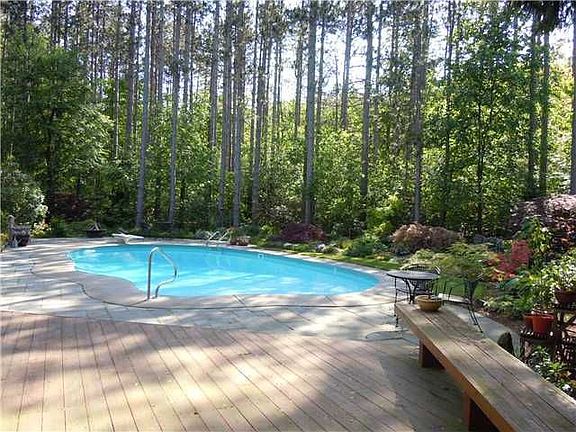 3rd image of 800 Blue Creek Dr
