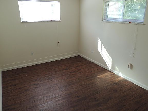 4th image of 425 Pedretti Ave APT 1