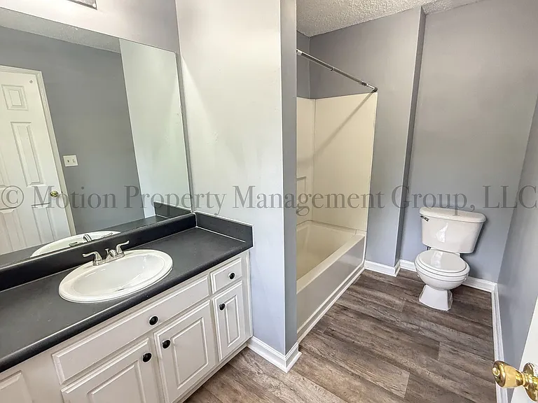 6710 Sunset Hills Blvd — Photo 10