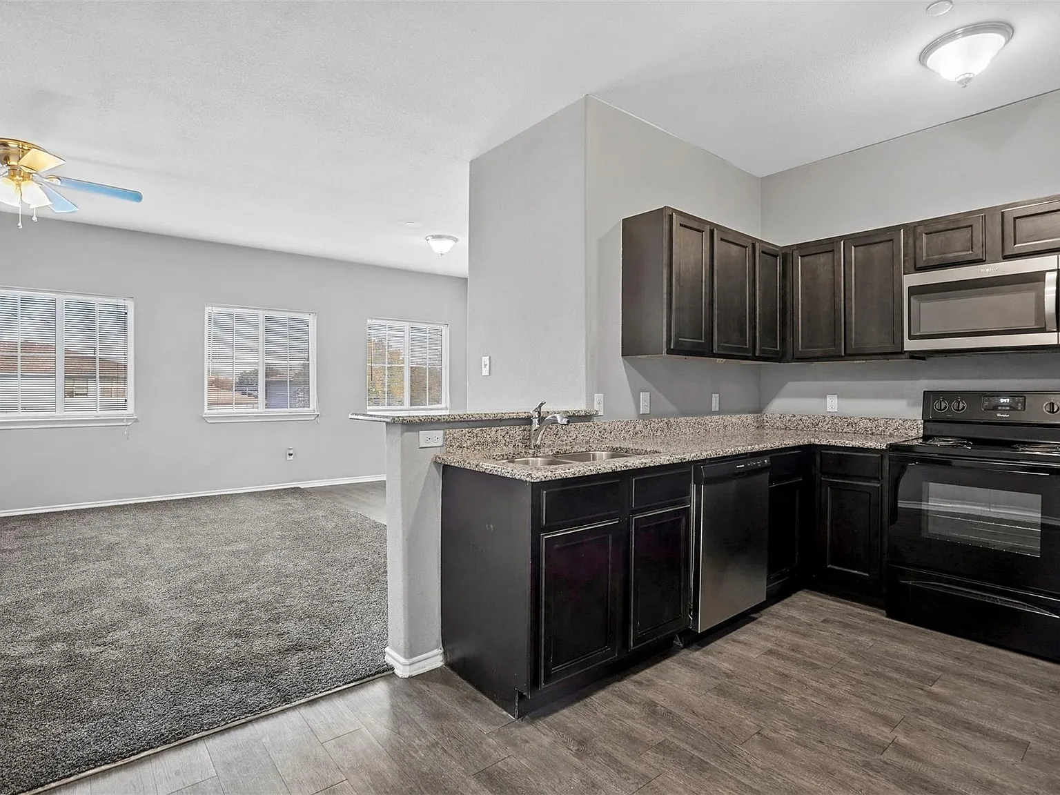 612 Meadow View Ct; Denton 76207 - 101 — Photo 2