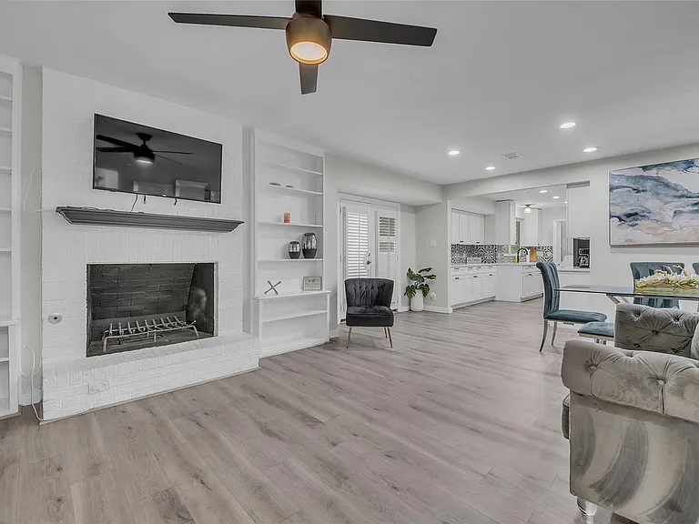 3400 Laguna Dr — Photo 4