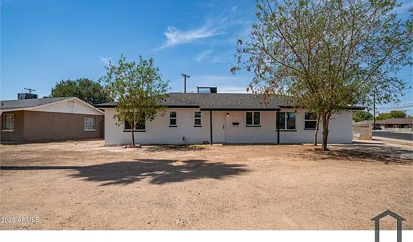 4 bed, 1400 sqft, $2,400 — Photo 1