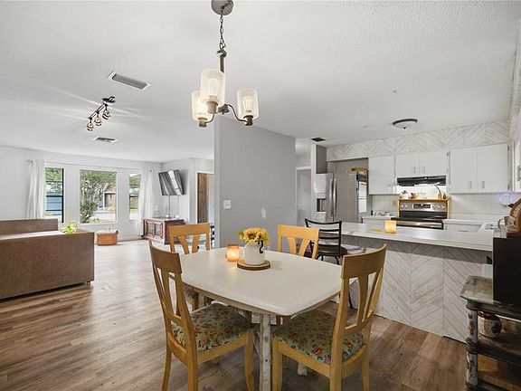 3rd image of 477 SPRING LANE