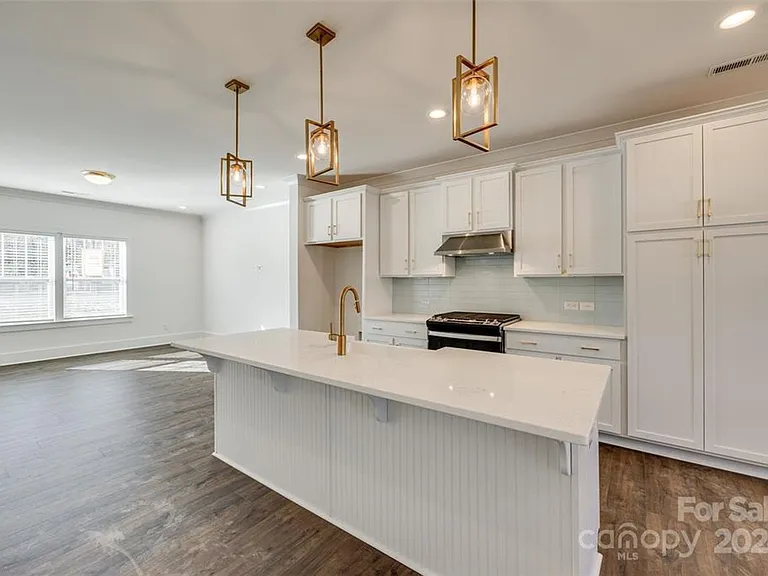 1237 Eastway Dr — Photo 15
