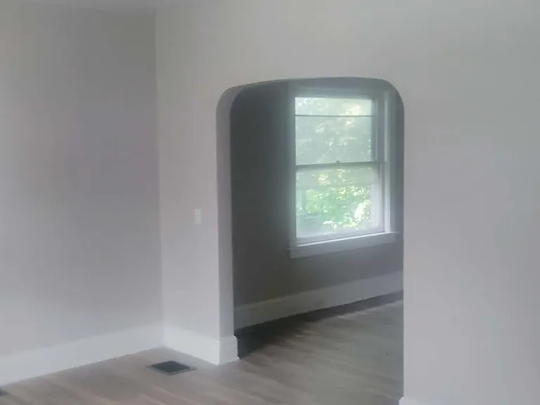 2465 Lawton Ave — Photo 7