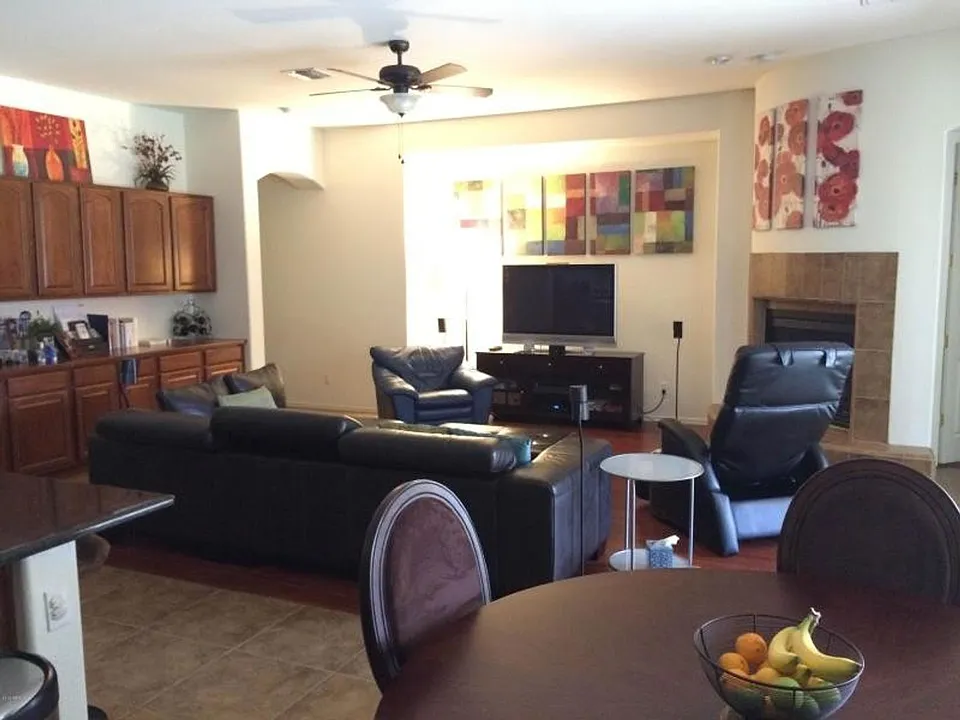 1940 W Blaylock Dr