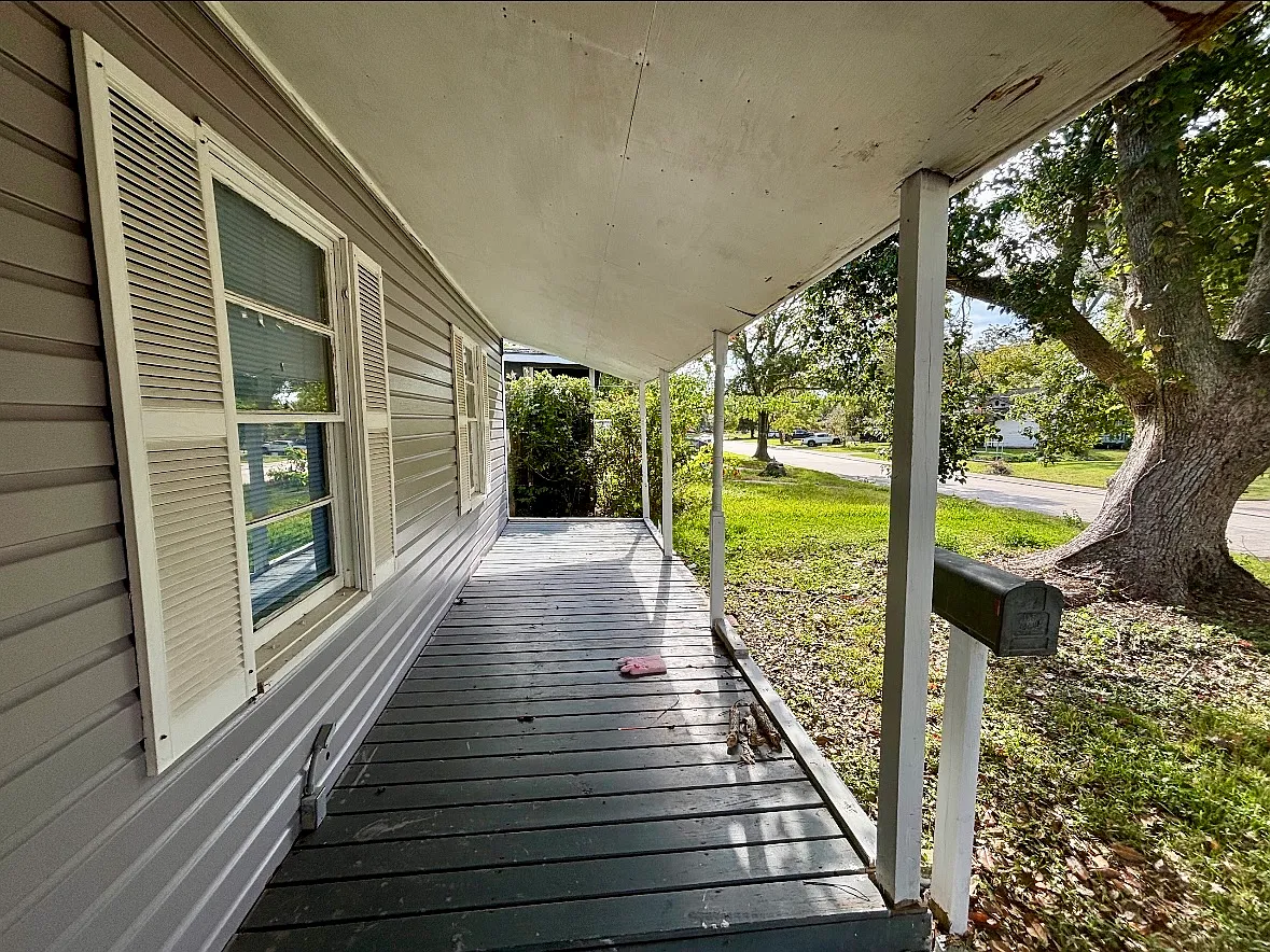 Building Photo - 612 Winding Way St