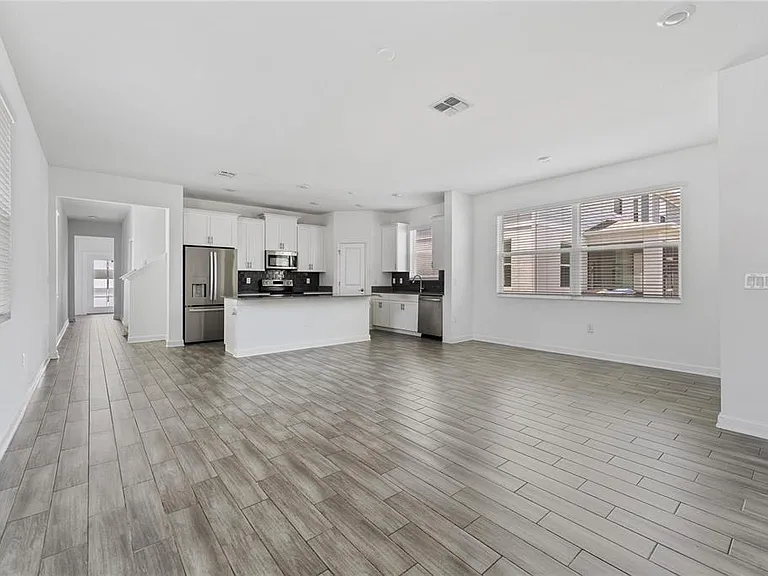 2999 Addison Blvd — Photo 8