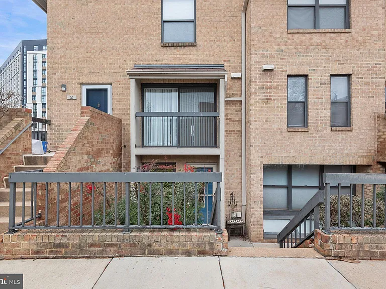 4 Dudley Ct #2 — Photo 5
