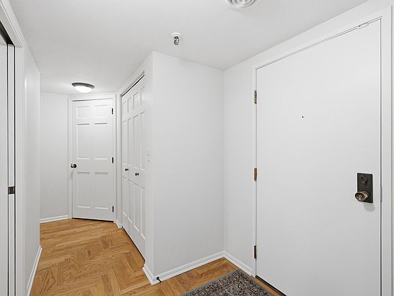 3rd image of 600 4th St SW APT 102