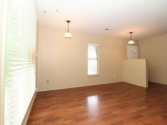 5th image of 302 S Hill Ave