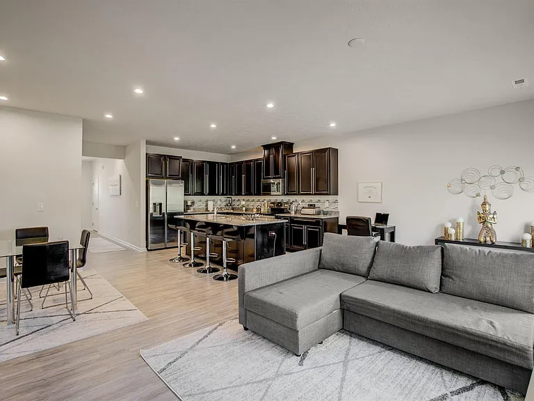 7873 Pinnacle Point Dr — Photo 3