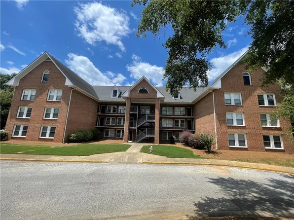 429 Harper Ave APT 15, Auburn, AL 36830