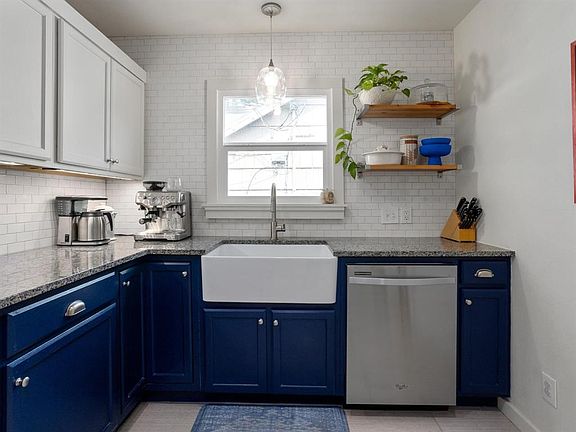 2nd image of 4028 Lovell Ave