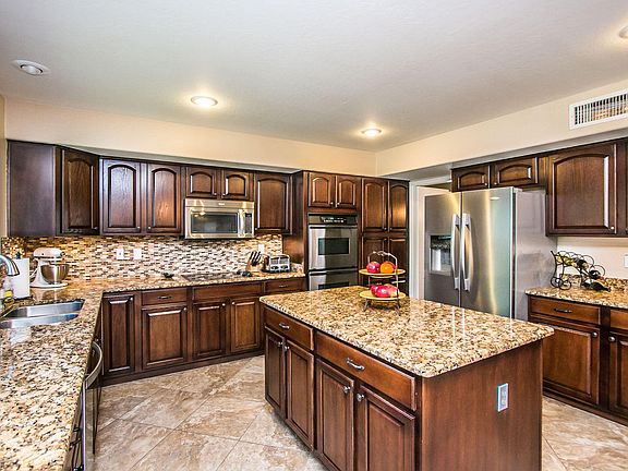 4th image of 286 E Dennisport Ct